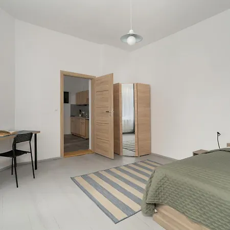 Elegancki Apartament W Poblizu Rynku Poznan Piekary 8A By Heyrent Познань